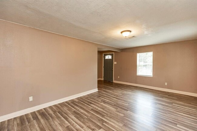 410 Martin Luther King Dr in Woodville, TX - Building Photo - Building Photo