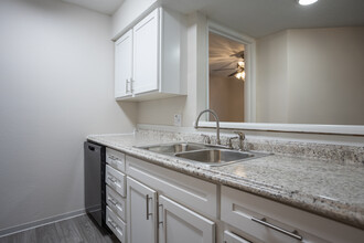 Walnut Trails Apartments in Elkhart, IN - Foto de edificio - Interior Photo