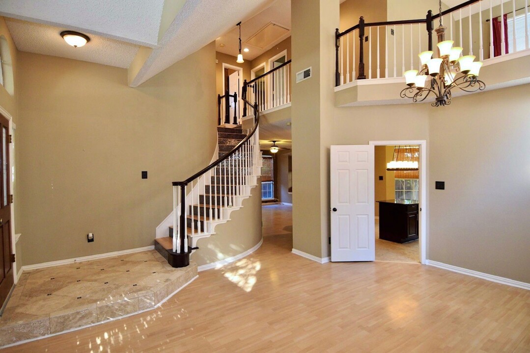 100 Morning Star Ct in Irving, TX - Building Photo