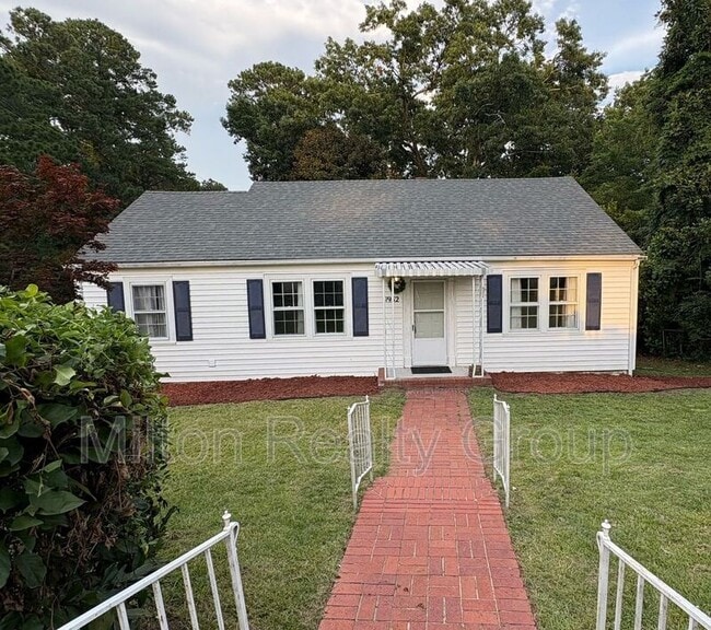 property at 1932 Dogwood St