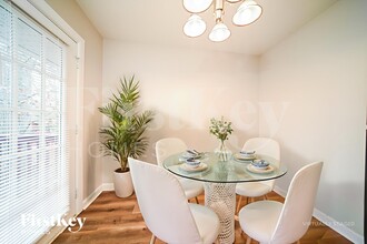 342 Roxbury Dr, Unit Shared in Riverdale, GA - Building Photo - Building Photo