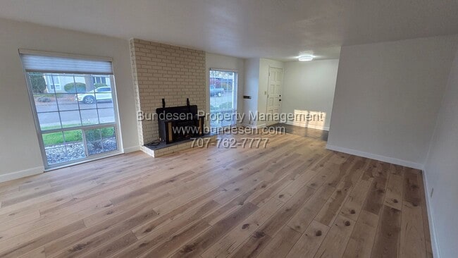 3858 Lanewood Way in Santa Rosa, CA - Building Photo - Building Photo