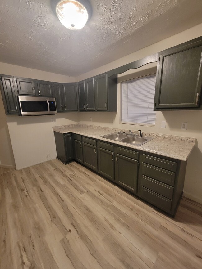 606 W 11th St in Connersville, IN - Building Photo - Building Photo