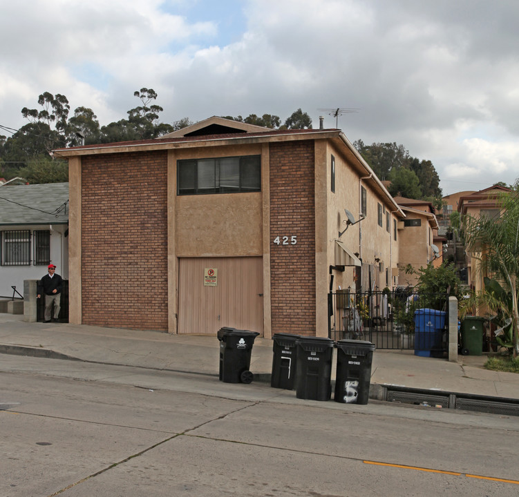 425 Solano Ave in Los Angeles, CA - Foto de edificio