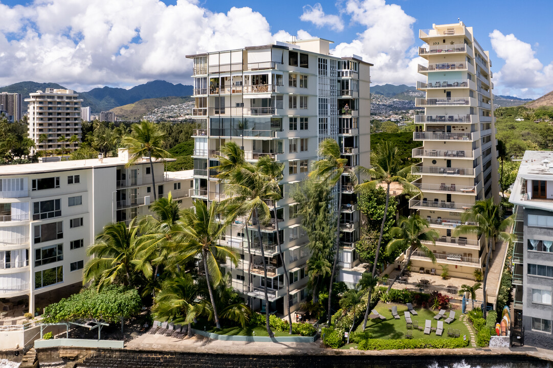 Tropic Seas in Honolulu, HI - Building Photo