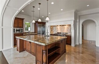 8 Whalers Bluff in Newport Beach, CA - Building Photo