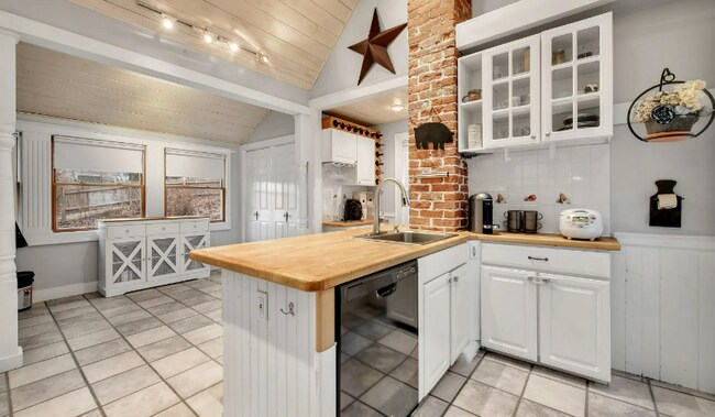 property at 4-6 Sandy Pl