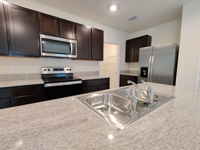 32614 Canyonlands Dr in Wesley Chapel, FL - Building Photo - Building Photo