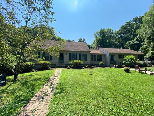 58 Trailwood Dr in Guilford, CT - Building Photo - Building Photo