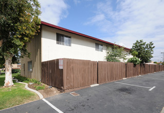 Countryside Townhomes Apartments in Orange, CA - Building Photo - Building Photo