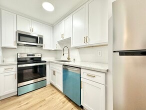 5111 Harold Way in Los Angeles, CA - Building Photo - Building Photo
