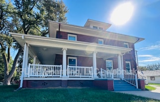 4821 Underwood Ave in Omaha, NE - Building Photo