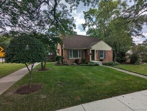 4418 S Verona Cir in Royal Oak, MI - Building Photo - Building Photo