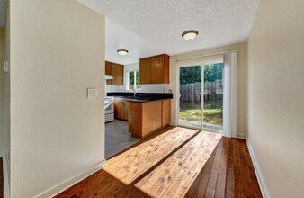 5141 NE Killingsworth St in Portland, OR - Building Photo - Building Photo