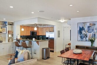 1549 NW 57th St in Seattle, WA - Foto de edificio - Building Photo