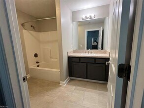 1016 Thoroughgood Wy, Unit 100 in Chesapeake, VA - Foto de edificio - Building Photo