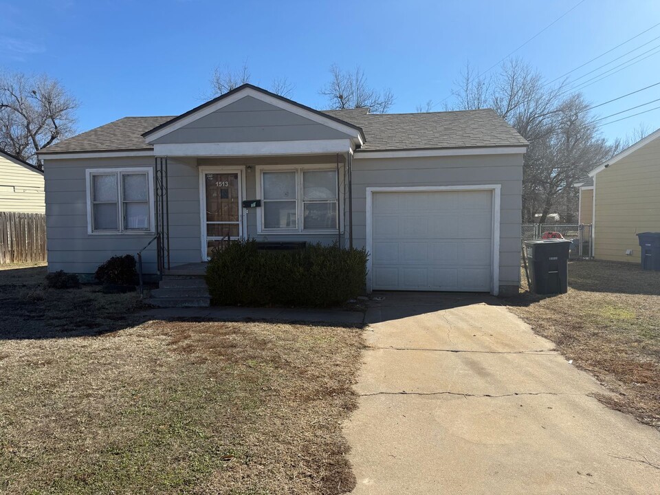 1513 W Hudson Dr in Enid, OK - Building Photo