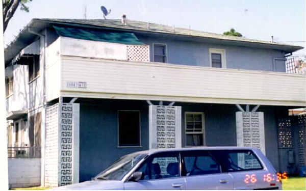 16043 Gault St in Van Nuys, CA - Building Photo