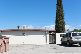 Helen St Apartments in Tucson, AZ - Building Photo - Building Photo