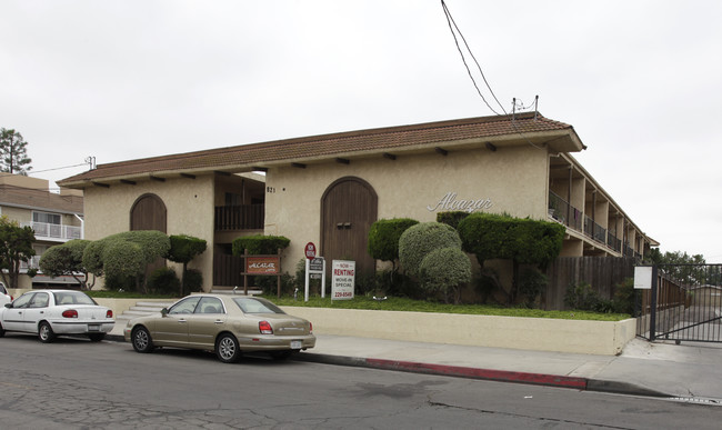 Alcazar Apartments in Anaheim, CA - Foto de edificio - Building Photo