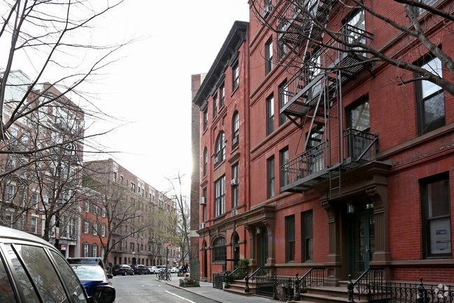 70 Barrow St-Unit -2-RE in New York, NY - Building Photo