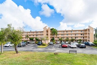 6795 Huntington Ln in Delray Beach, FL - Building Photo - Building Photo