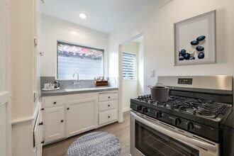 941 N. Vendome St. in Los Angeles, CA - Building Photo - Building Photo