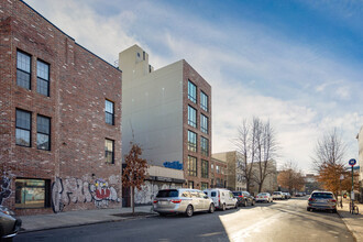 40 Schaefer St in Brooklyn, NY - Building Photo - Building Photo