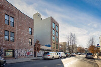 40 Schaefer St in Brooklyn, NY - Foto de edificio - Building Photo