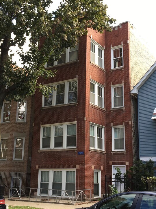 2711 N Marshfield Ave in Chicago, IL - Building Photo