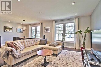 208 Pine Cove Rd in Burlington, ON - Building Photo - Building Photo