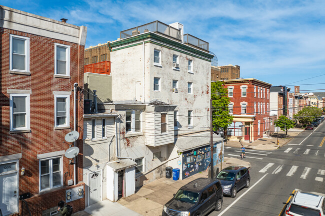 824 S 12th St in Philadelphia, PA - Foto de edificio - Building Photo