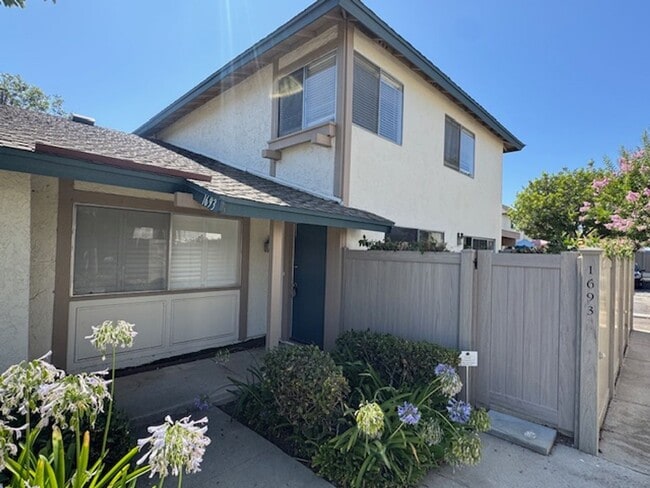 1693 Orinda Ct