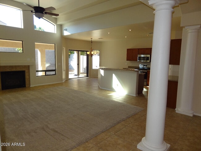 1011 W Samantha Way in Phoenix, AZ - Building Photo - Building Photo