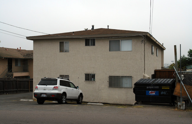 1250 Presioca St in Spring Valley, CA - Foto de edificio - Building Photo