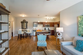 Hunter's Point in Chattanooga, TN - Building Photo - Interior Photo