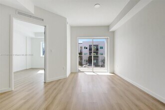 1715 N Dixie Hwy-Unit -2206 in Lake Worth Beach, FL - Building Photo - Building Photo