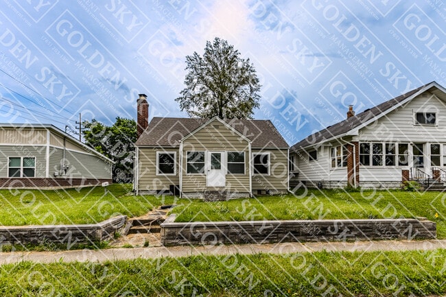 property at 811 E Memorial Dr