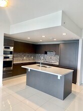 7825 NW 107th Ave in Doral, FL - Building Photo - Building Photo