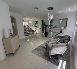 10000 NW 86th Terrace in Doral, FL - Building Photo - Building Photo