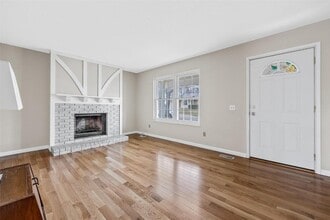 215 Shadyoak Dr in Ballwin, MO - Foto de edificio - Building Photo