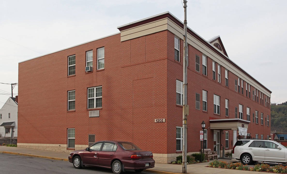 Fifth Avenue Commons in McKeesport, PA - Building Photo