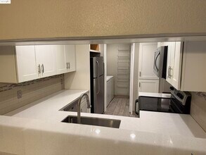 510 Canyon Oaks Dr in Oakland, CA - Building Photo - Building Photo