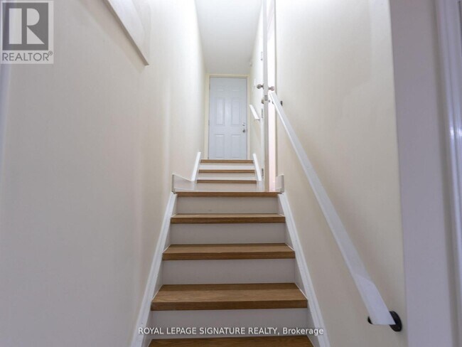 854 Yates Dr in Milton, ON - Building Photo - Building Photo