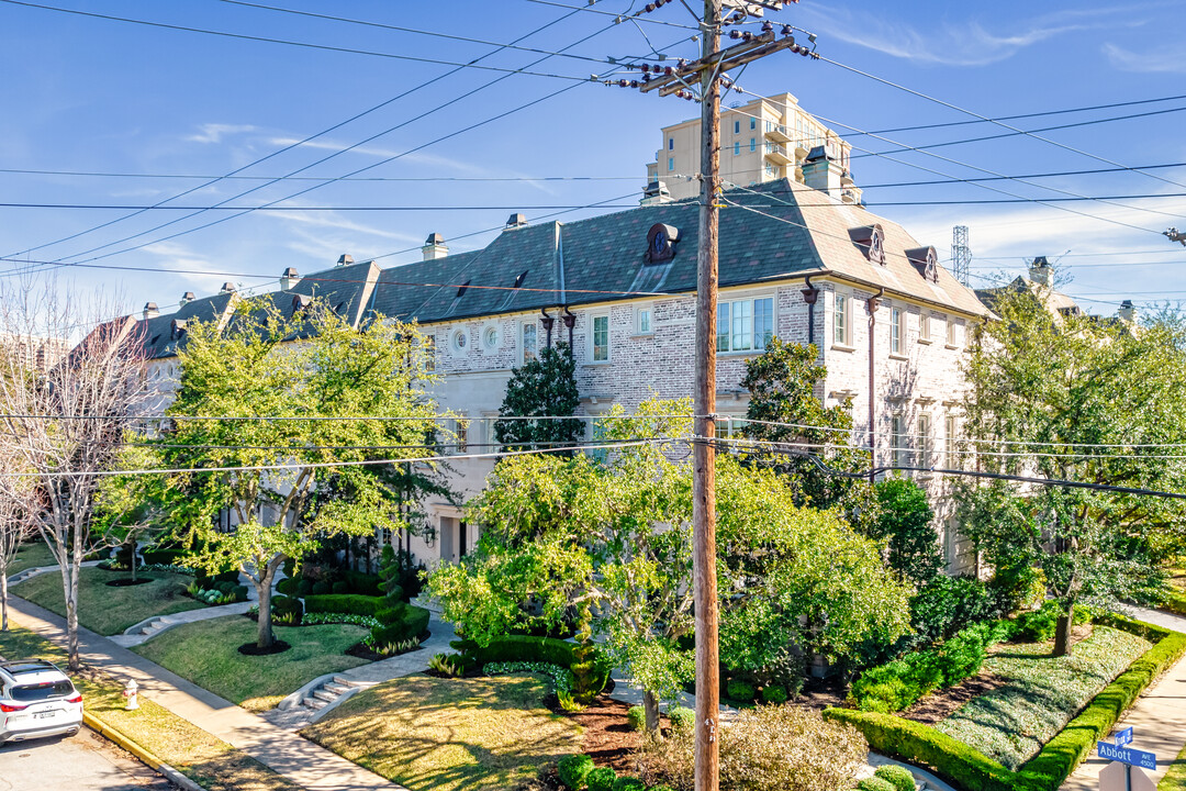 Highland Gates on Katy Trail in Dallas, TX - Building Photo