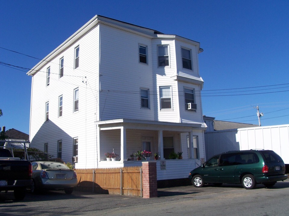 35 Lawton St in Fall River, MA - Foto de edificio