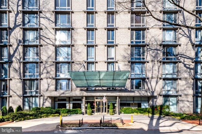 property at 940 25th St NW
