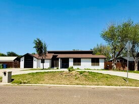 907 Sandy Ln in Laredo, TX - Building Photo