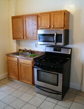 1526 E Genesee St, Unit Apt 2 in Syracuse, NY - Building Photo - Building Photo