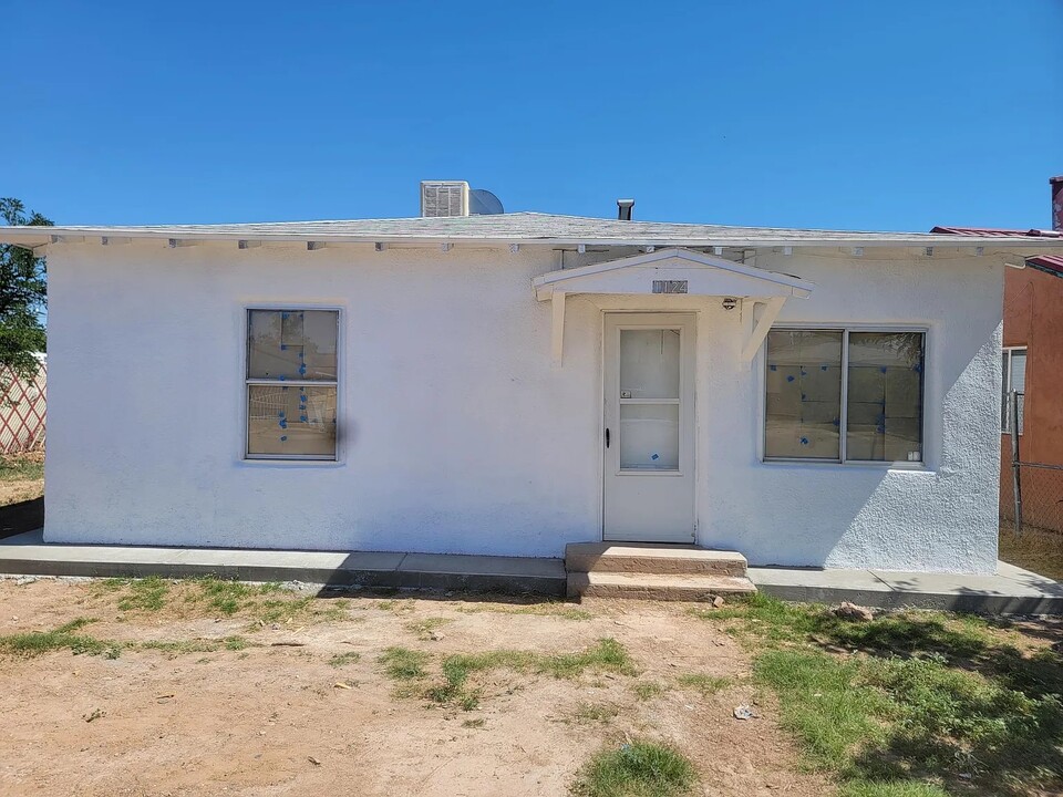 1124 W Castillo Ave in Belen, NM - Building Photo